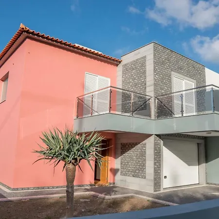 Dolphin House Villa